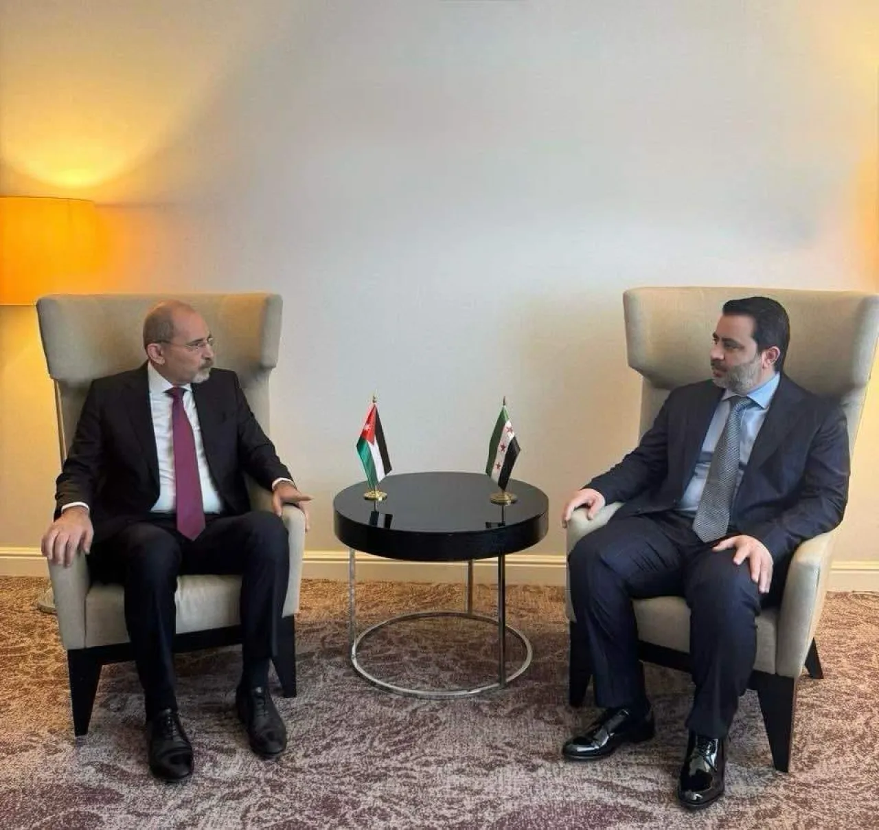 الصفدي والشيباني يبحثان تعزيز التعاون بين الأردن وسوريا
