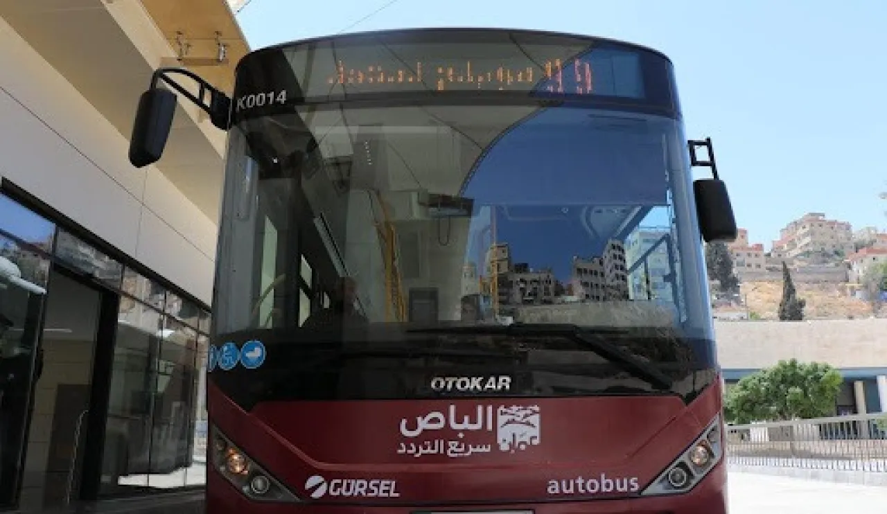 حسان يعلن عن إطلاق مسار جديد للباص سريع التردد بين مأدبا وعمّان