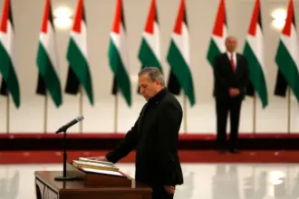 الرئاسة الفلسطينية : ندين تصرفات حماس غير المسؤولة