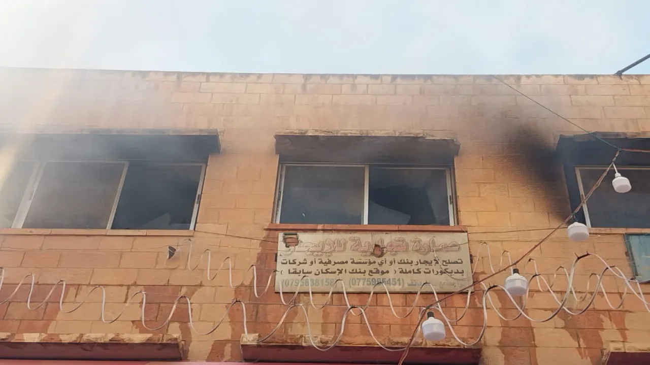 حريق داخل الوسط التجاري في جرش