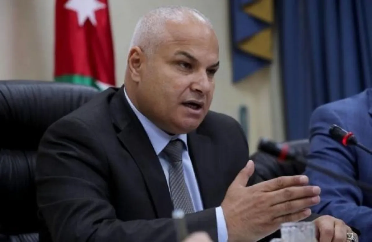 صورة حول : الزيود: البكار لم يعين أي موظف منذ تسلمه حقيبة العمل الزيود: البكار لم يعين أي موظف منذ تسلمه حقيبة العمل