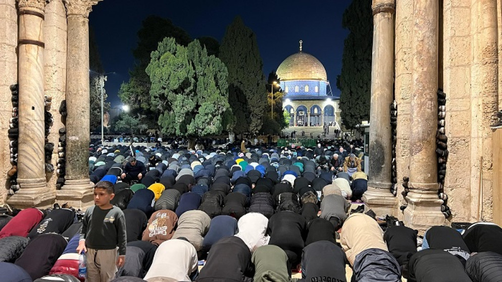 80 ألفا يؤدون صلاتي العشاء والتراويح في المسجد الأقصى