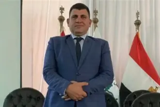 وفاة مسؤول مصري ونجليه بحادث سير