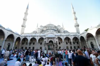 تركيا : الاحد اول أيام العيد