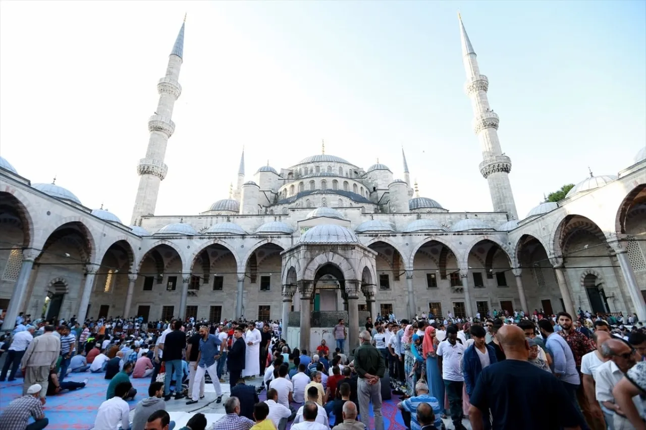 تركيا : الاحد اول أيام العيد