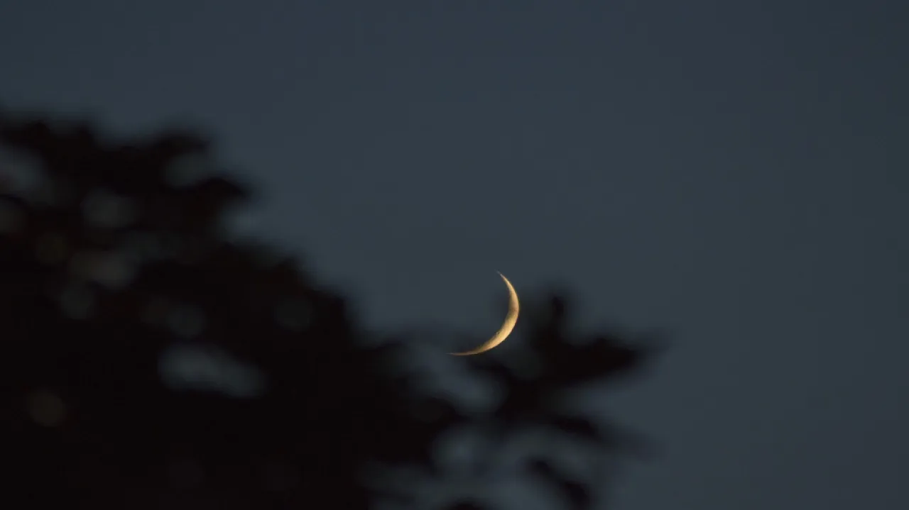 دول تعلن الأحد أول أيام عيد الفطر ودول أخرى الاثنين