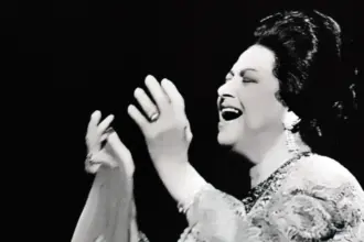 أم كلثوم تحيي ليلة العيد في مصر !