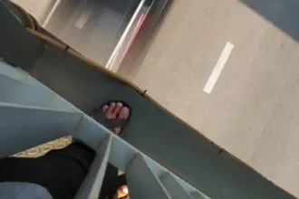 مصرية تقفز من الطابق الثالث هرباً من زوجها