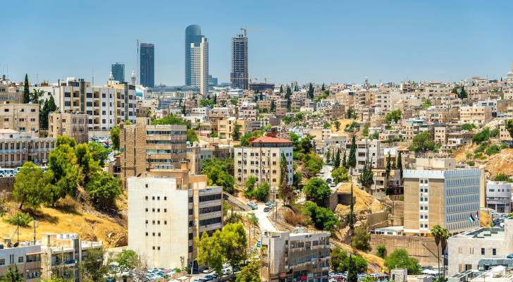 أجواء دافئة يوم العيد وتحذيرات من الغبار والأمطار