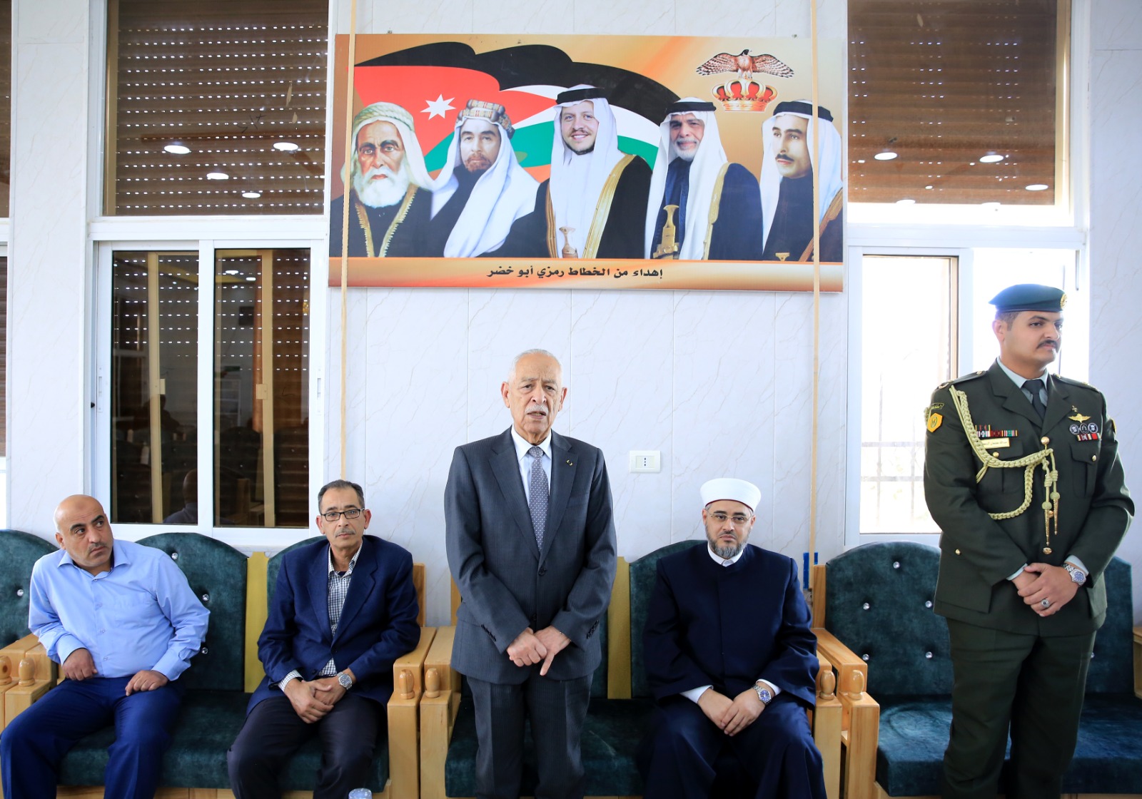 مندوبا عن الملك وولي العهد.. العيسوي يعزي المناصير والغنيمات