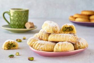 "المعمول بالمكسرات" أصالته وتاريخه