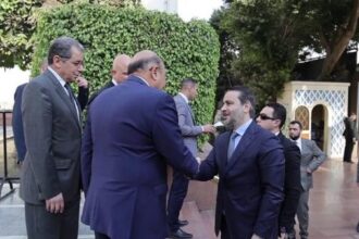 قادة عرب يتوافدون إلى القاهرة لحضور القمة الطارئة