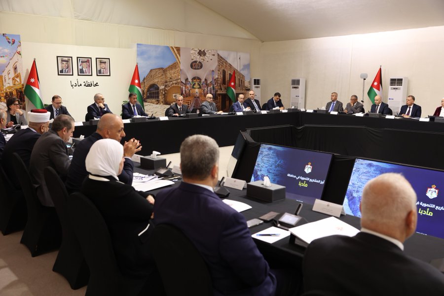 حسان يعلن عن مشاريع تنموية في مأدبا ويؤكد التزام الحكومة بدعم القضية الفلسطينية