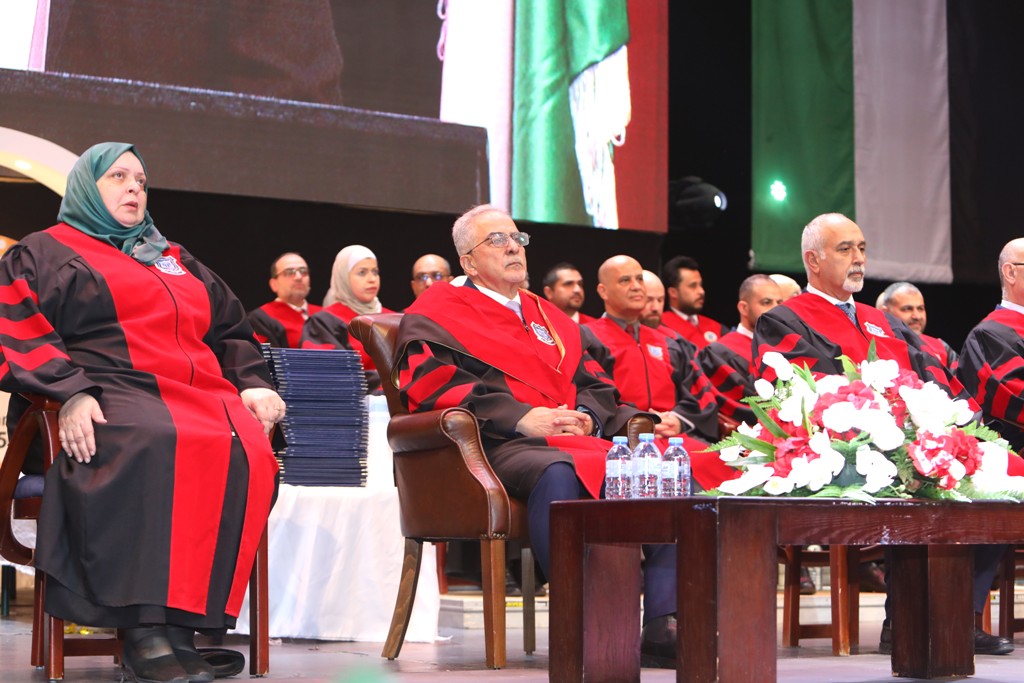 بالصور .. برعاية أ.د.حمدان احتفال عمان الاهلية لليوم الثاني بتخريج طلبة الفصل الاول من الفوج 3