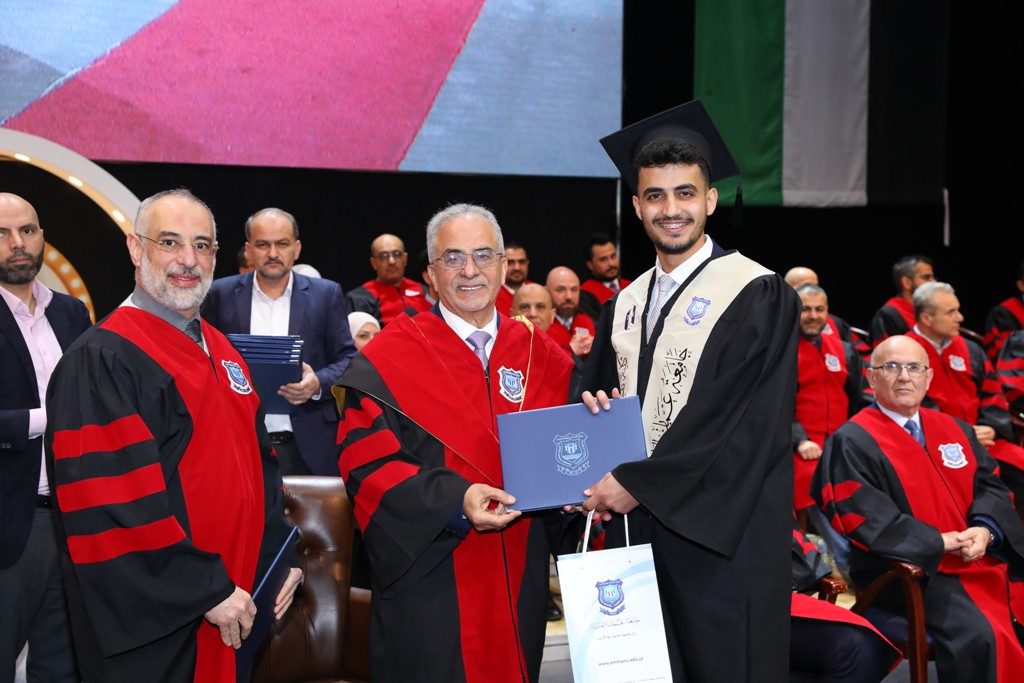 بالصور .. برعاية أ.د.حمدان احتفال عمان الاهلية لليوم الثاني بتخريج طلبة الفصل الاول من الفوج 3