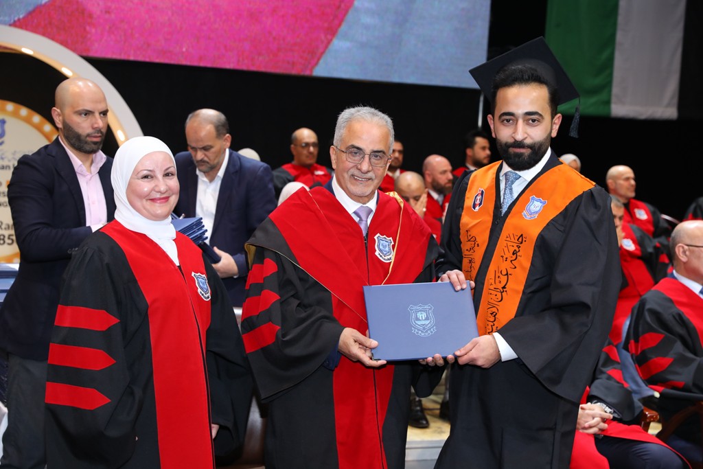 بالصور .. برعاية أ.د.حمدان احتفال عمان الاهلية لليوم الثاني بتخريج طلبة الفصل الاول من الفوج 3