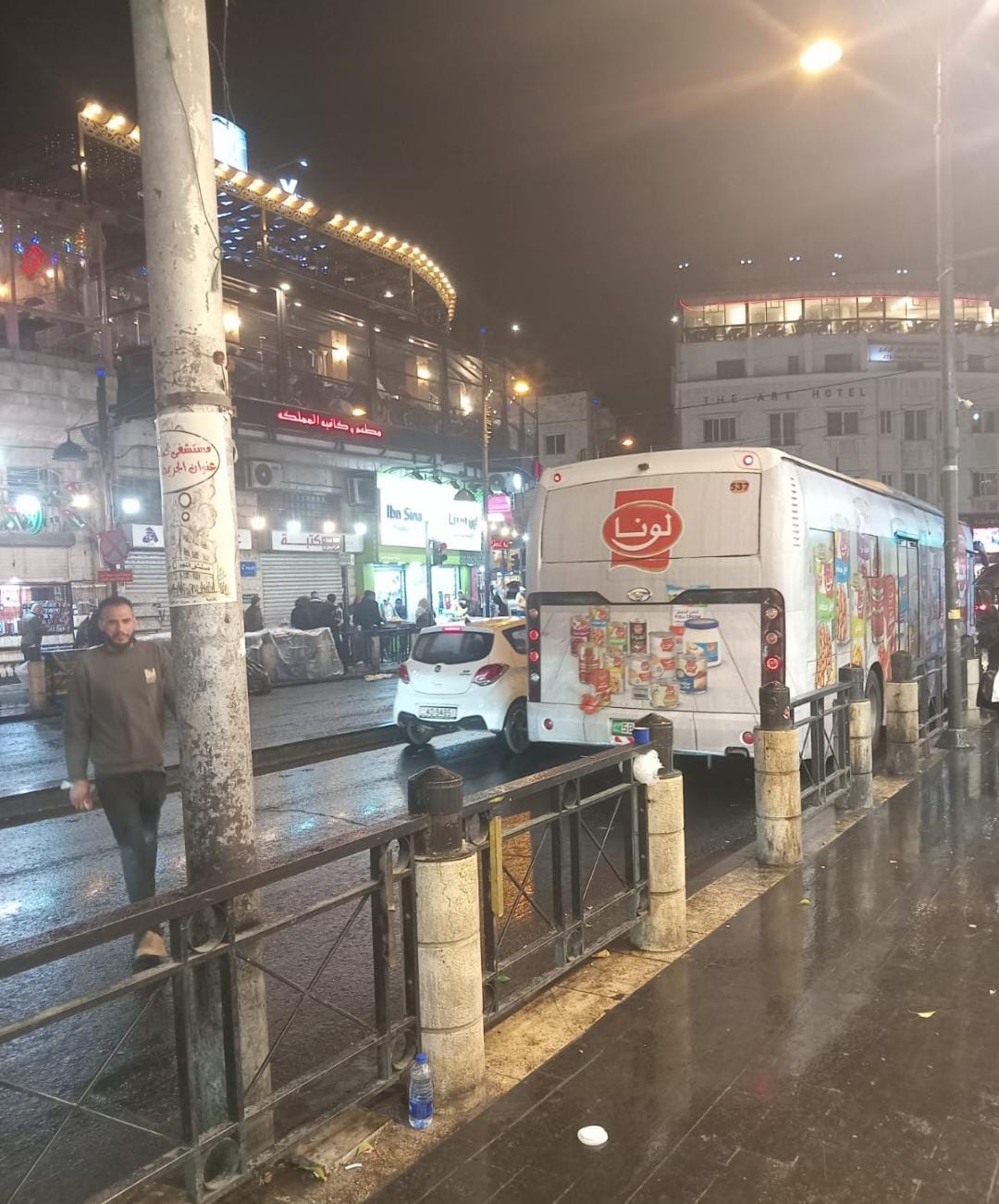 عمان تحت المطر.. أجواء رمضانية ساحرة في وسط البلد