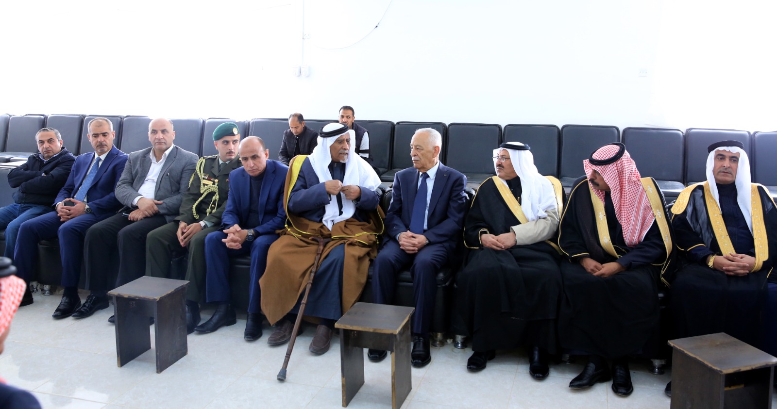 مندوبا عن الملك وولي العهد.. العيسوي يعزي عشائر الحجايا والقرعان