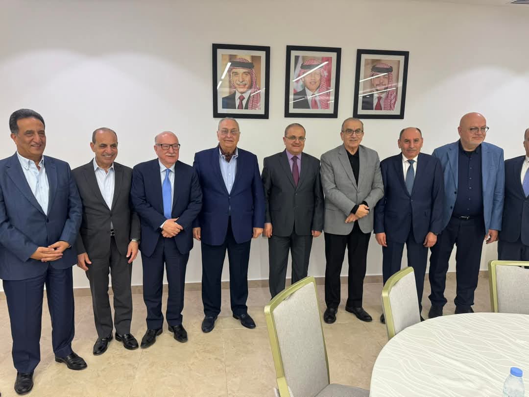 وزير الأشغال يقيم مأدبة إفطار لوزراء الأشغال السابقين