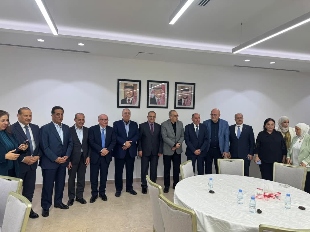 وزير الأشغال يقيم مأدبة إفطار لوزراء الأشغال السابقين