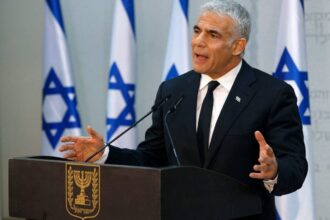 لابيد: واشنطن تتفاوض مع حماس بسبب تلكؤ حكومة نتنياهو