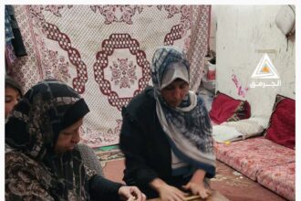نازحات يعددن الكعك لإدخال الفرحة على قلوب الأطفال في عيد الفطر