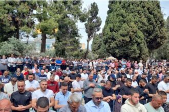 75 ألفا يؤدون الجمعة الأخيرة من رمضان في المسجد الأقصى