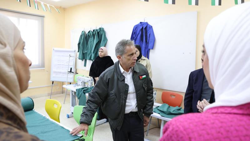 منذ تشكيله الحكومة حسان يزور 65 موقعاً في 11 محافظة وإنجاز ٧٦ إجراء من ١٣٣ أمرا ميدانياً