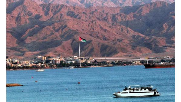 رئيس سلطة العقبة يطالب بتسهيل دخول السياح بسرعة وكفاءة خلال عطلة عيد الفطر