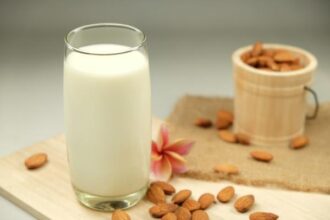 عصير اللوز الرمضاني.. مشروب تقليدي منعش لموائد الإفطار
