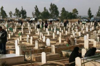 زيارة القبور في عيد الفطر.. بين العادة الاجتماعية والتوجيه الديني