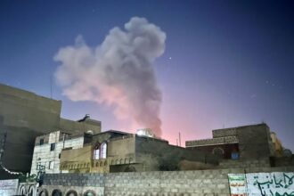 غارات أمريكية مكثفة تستهدف عدة محافظات يمنية فجر الجمعة