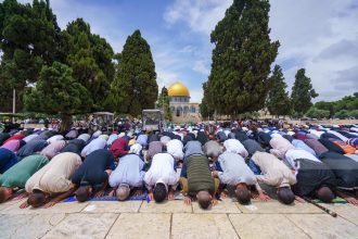 نتنياهو يقر قيودًا مشددة على وصول الفلسطينيين إلى الأقصى