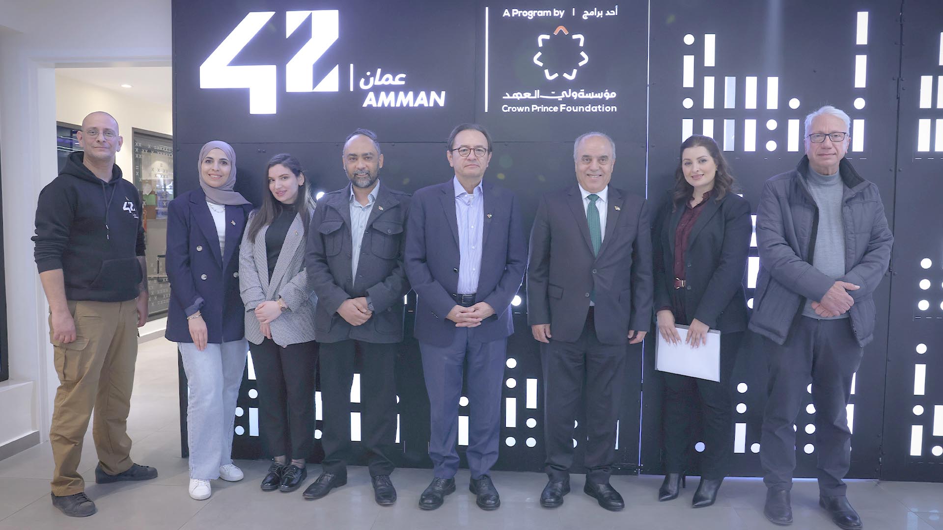 صورة حول : وزير التربية والتعليم يزور مقر برنامج "42 عمّان" أحد برامج مؤسسة ولي العهد وزير التربية والتعليم يزور مقر برنامج "42 عمّان" أحد برامج مؤسسة ولي العهد