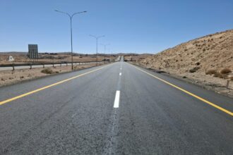 إنهاء أعمال صيانة وبدء أخرى على الطريق الصحراوي