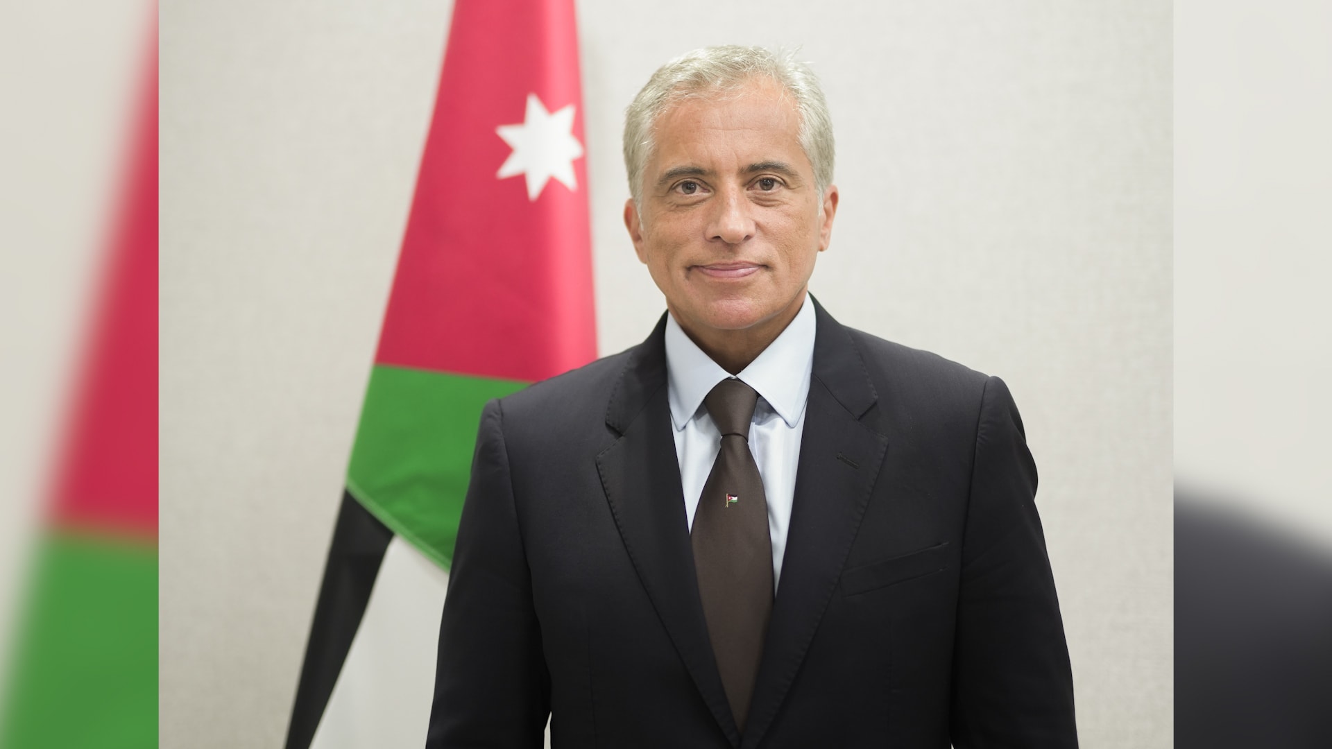 عاجل .. جعفر حسان يطير الى واشنطن في زيارة قصيرة للتباحث بشأن العلاقات الاقتصادية بين الدولتين