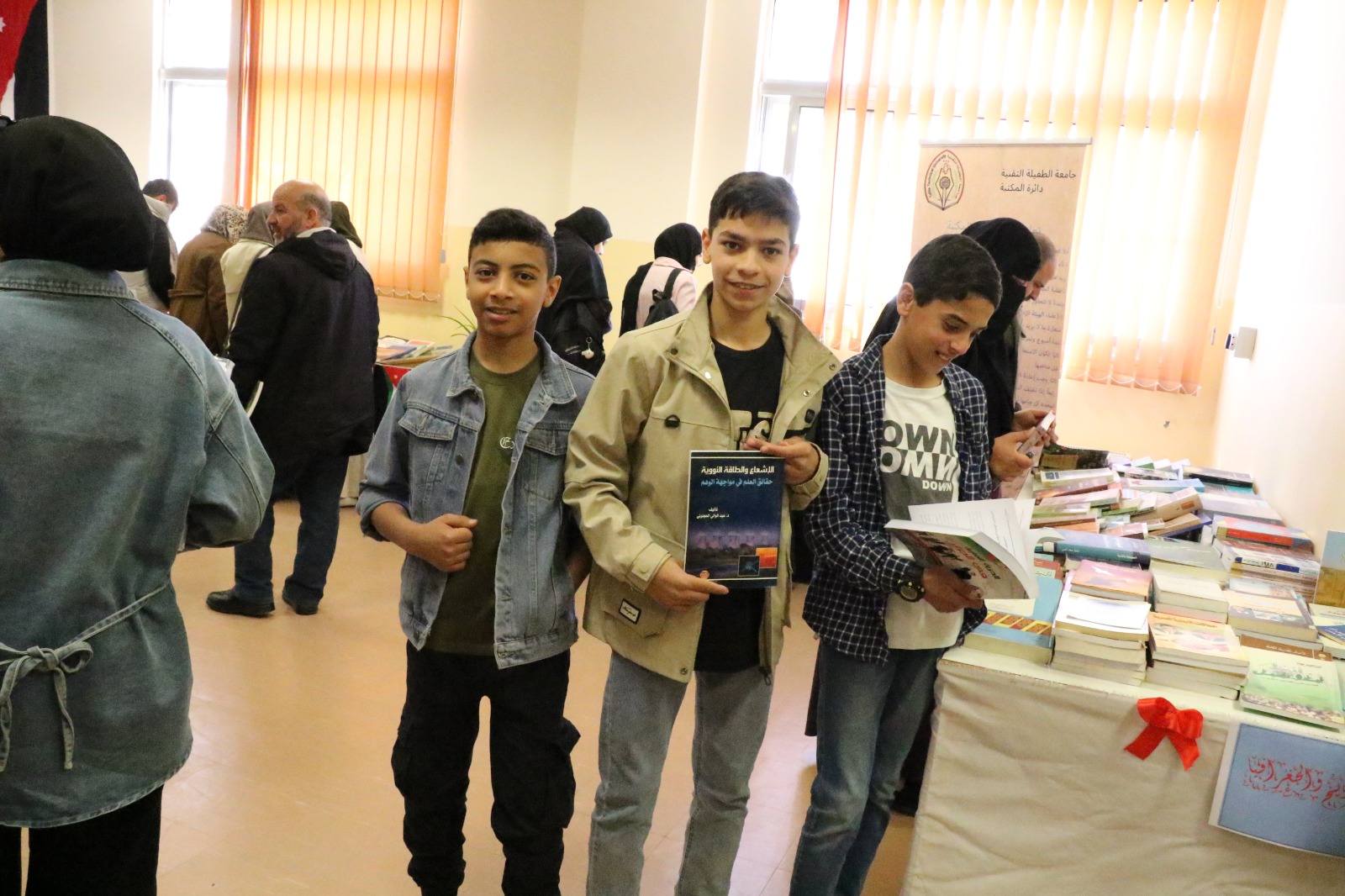 صورة حول : جامعة الطفيلة التقنية تفتتح معرضاً للكتاب ضمن احتفالاتها بمرور عشرين عاماً على تأسيسها جامعة الطفيلة التقنية تفتتح معرضاً للكتاب ضمن احتفالاتها بمرور عشرين عاماً على تأسيسها