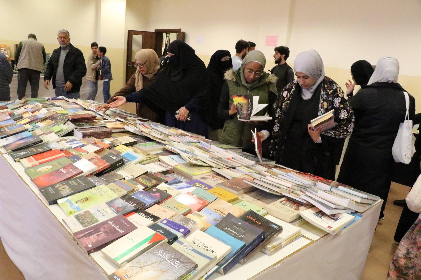 صورة حول : جامعة الطفيلة التقنية تفتتح معرضاً للكتاب ضمن احتفالاتها بمرور عشرين عاماً على تأسيسها جامعة الطفيلة التقنية تفتتح معرضاً للكتاب ضمن احتفالاتها بمرور عشرين عاماً على تأسيسها