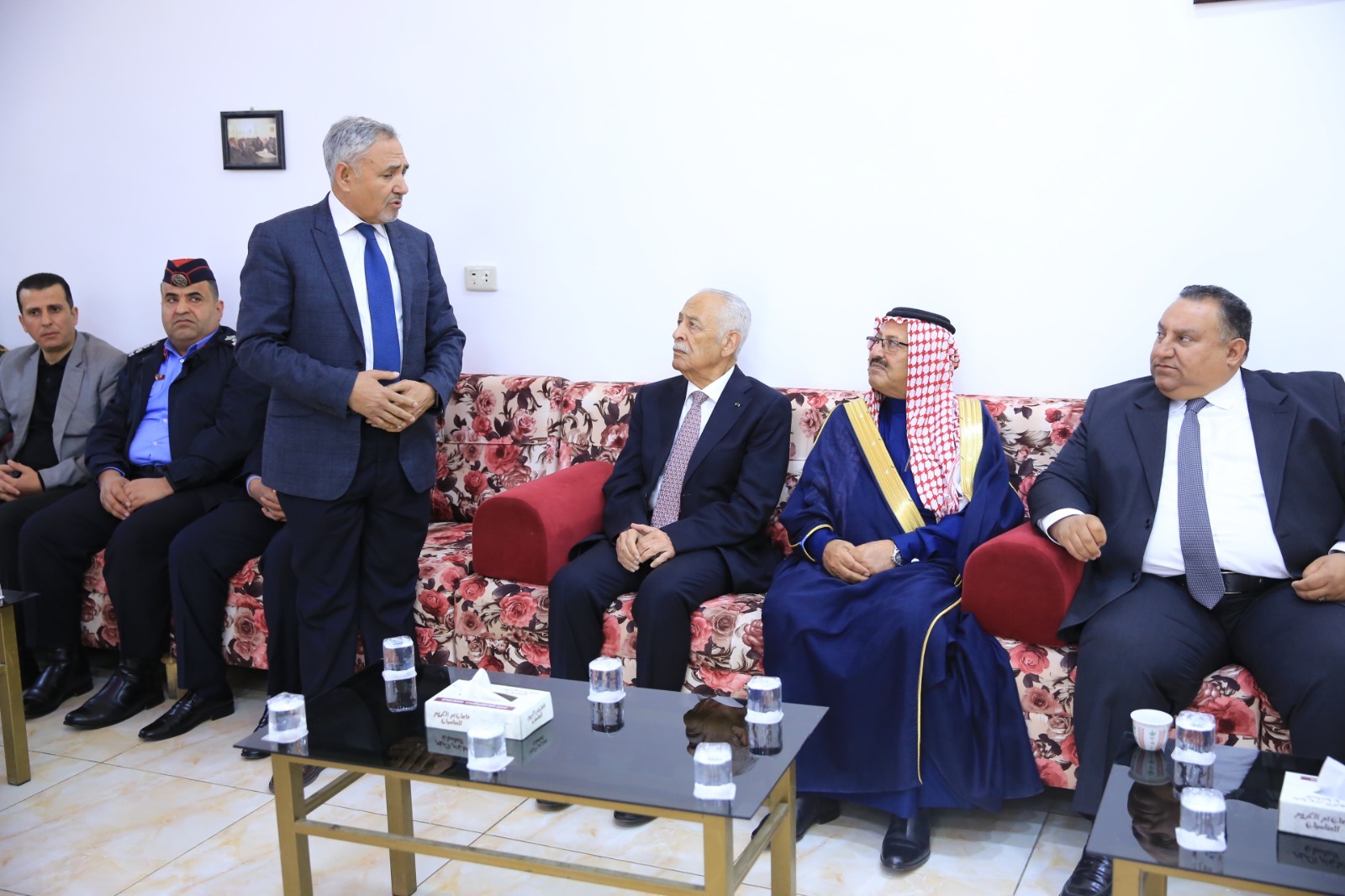 مندوبا عن الملك وولي العهد.. العيسوي يعزي الخوالدة