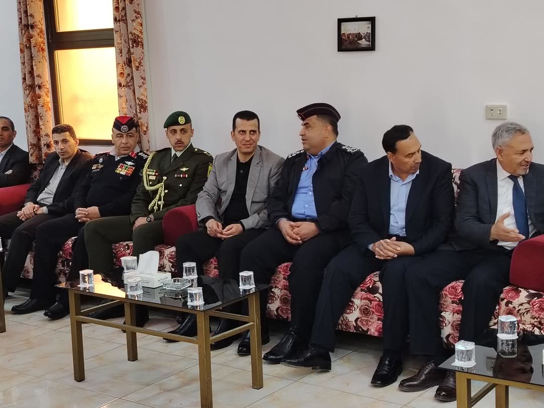 مندوبا عن الملك وولي العهد.. العيسوي يعزي الخوالدة