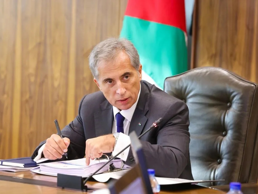 رئيس الوزراء يتلقى اتصالاً من نظيره اللبناني