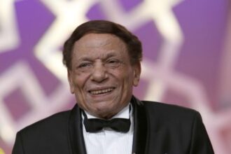 شقيق عادل إمام ينفي شائعات تدهور صحته: "الزعيم بخير وبصحة ممتازة"