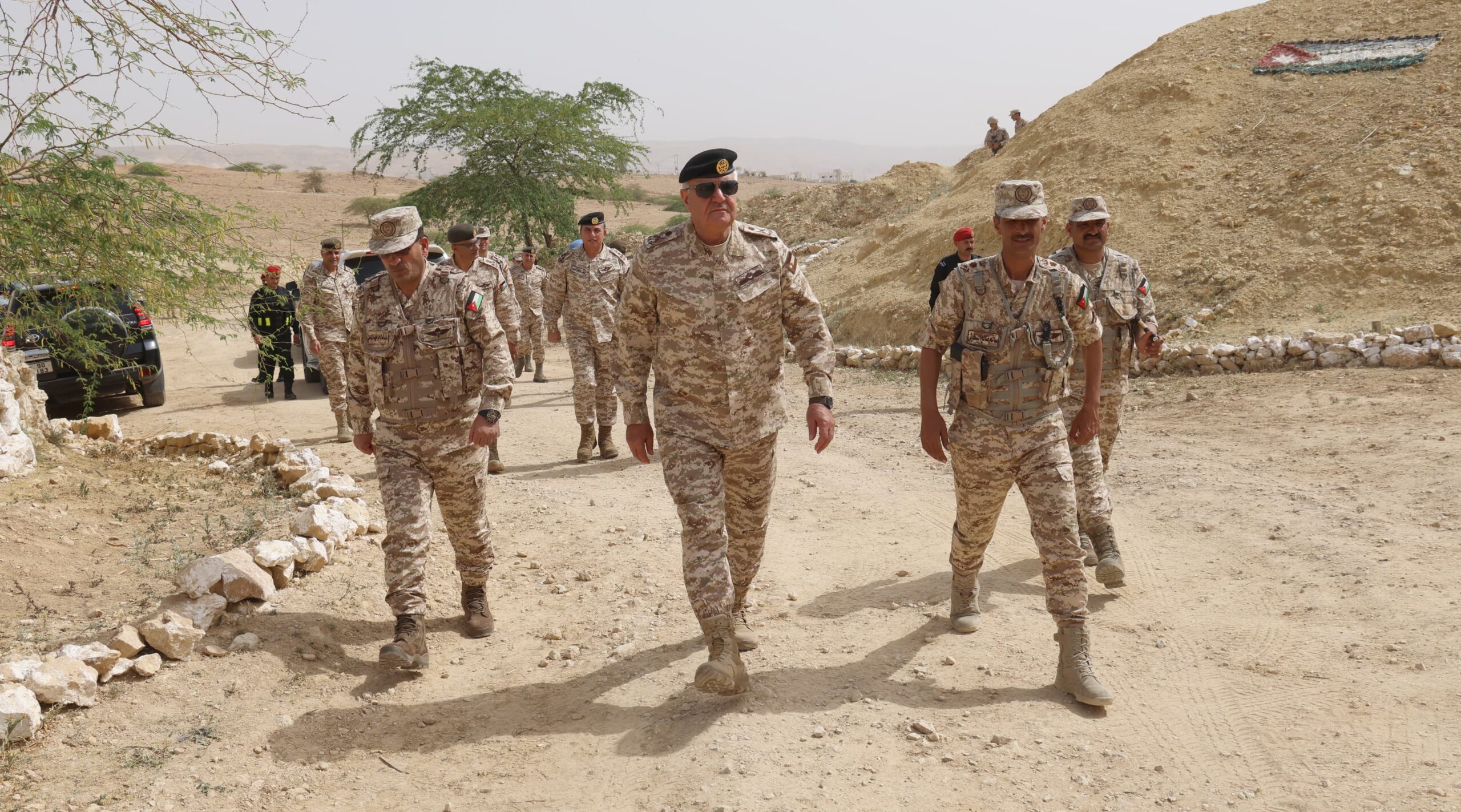 رئيس هيئة الأركان المشتركة يتفقد الواجهة الحدودية للمنطقة العسكرية الوسطى