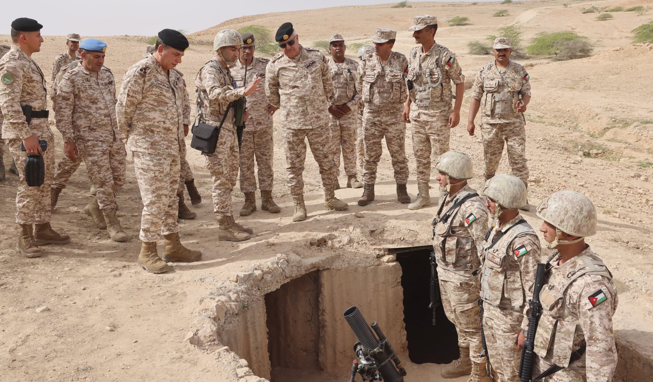 رئيس هيئة الأركان المشتركة يتفقد الواجهة الحدودية للمنطقة العسكرية الوسطى