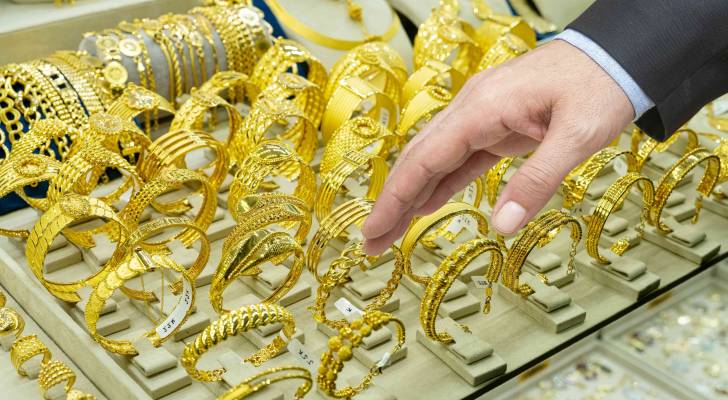 الذهب يحلق عاليًا.. أسعار تسجل قفزة غير مسبوقة