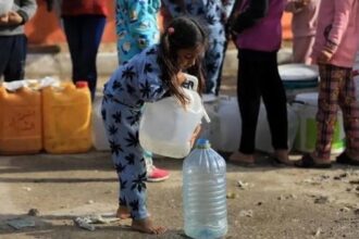 الهيئة الخيرية الأردنية الهاشمية تواصل توزيع المياه الصالحة للشرب في غزة