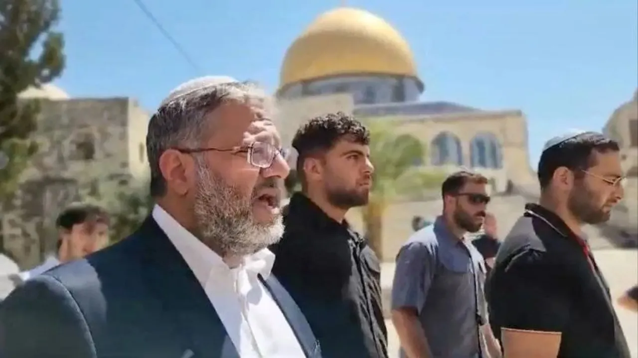 بن غفير يقتحم المسجد الأقصى