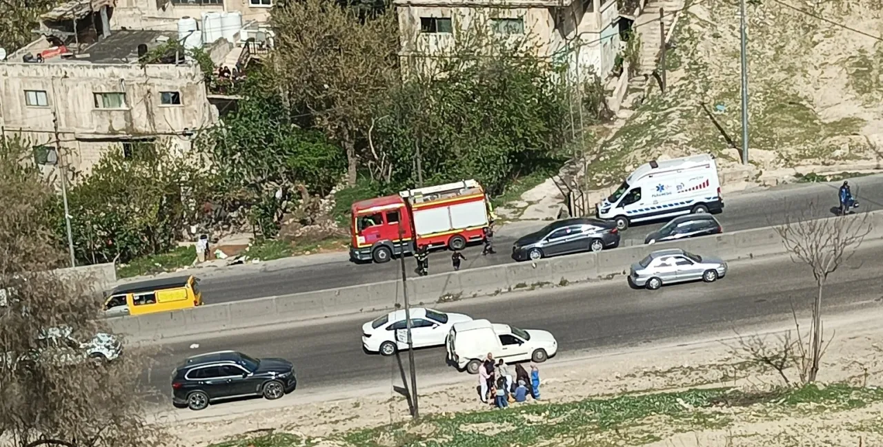 حادث سير مروع على نزول صافوط يسفر عن إصابة طفلة