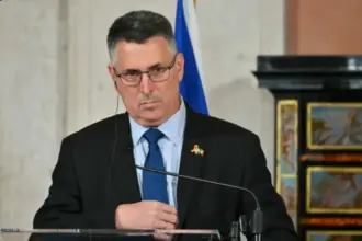 ساعر: خطة ترمب لغزة لم تمت والضفة أرضٍ متنازع عليها