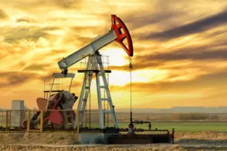 انخفاض سعر النفط إلى أدنى مستوى له منذ 2021